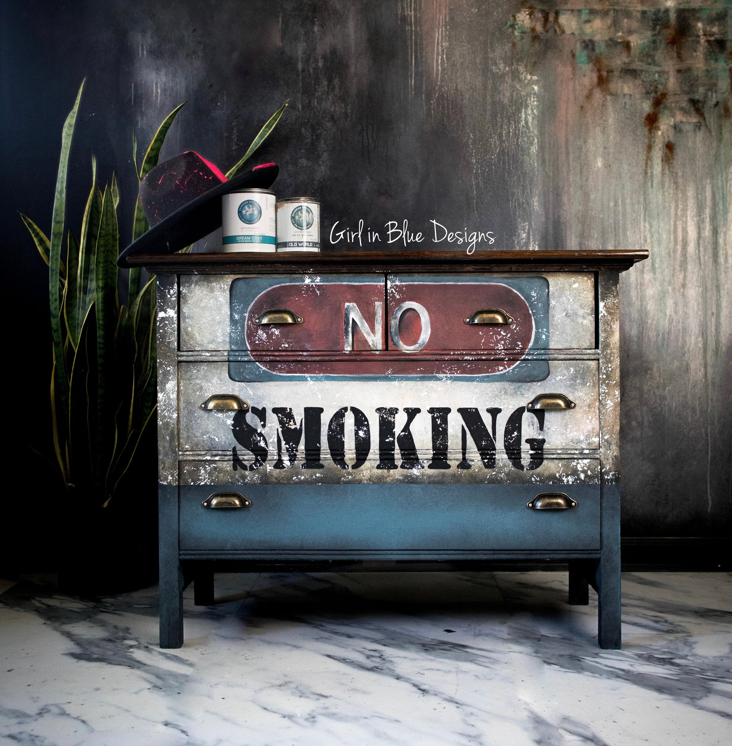 No smoking DRESSER